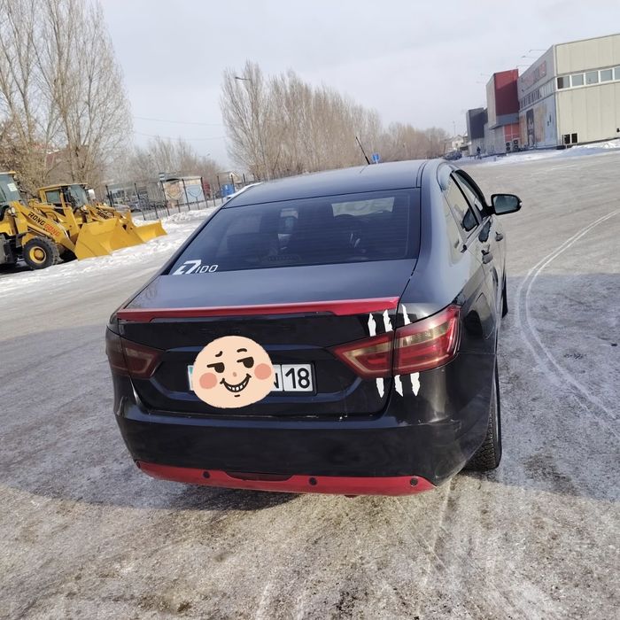 LADA Vesta-19 года.