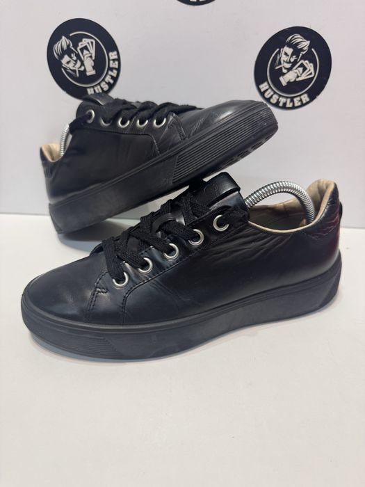 Сникърси ECCO . Номер 39