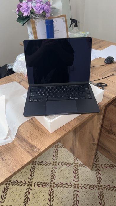 Macbook air 13 / 2022 / 16/256гб  M2