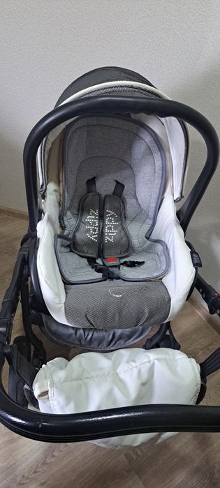 Коляска Tutis Zippy 3 в 1.