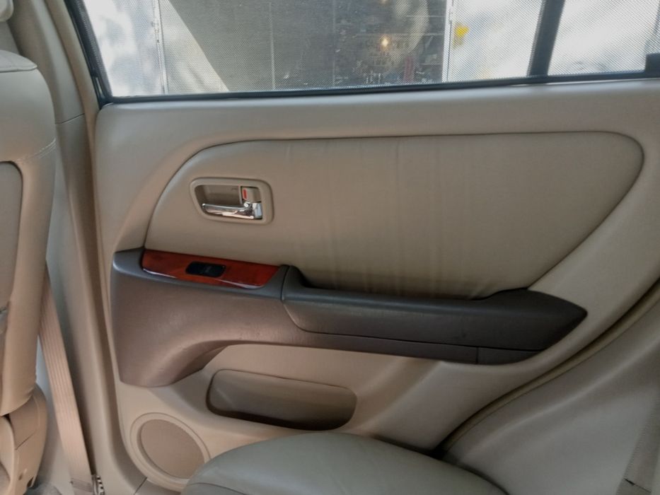 Внедорожник Lexus RX-300