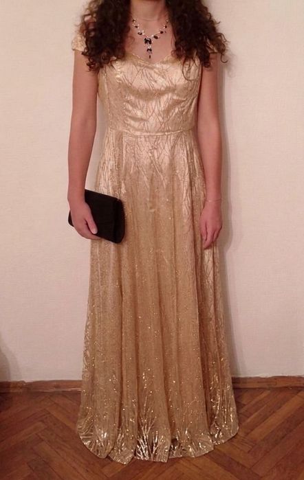 Продавам бална рокля