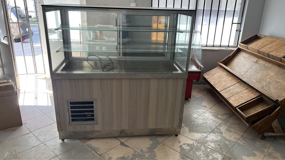 Vitrina rece 5000 de lei