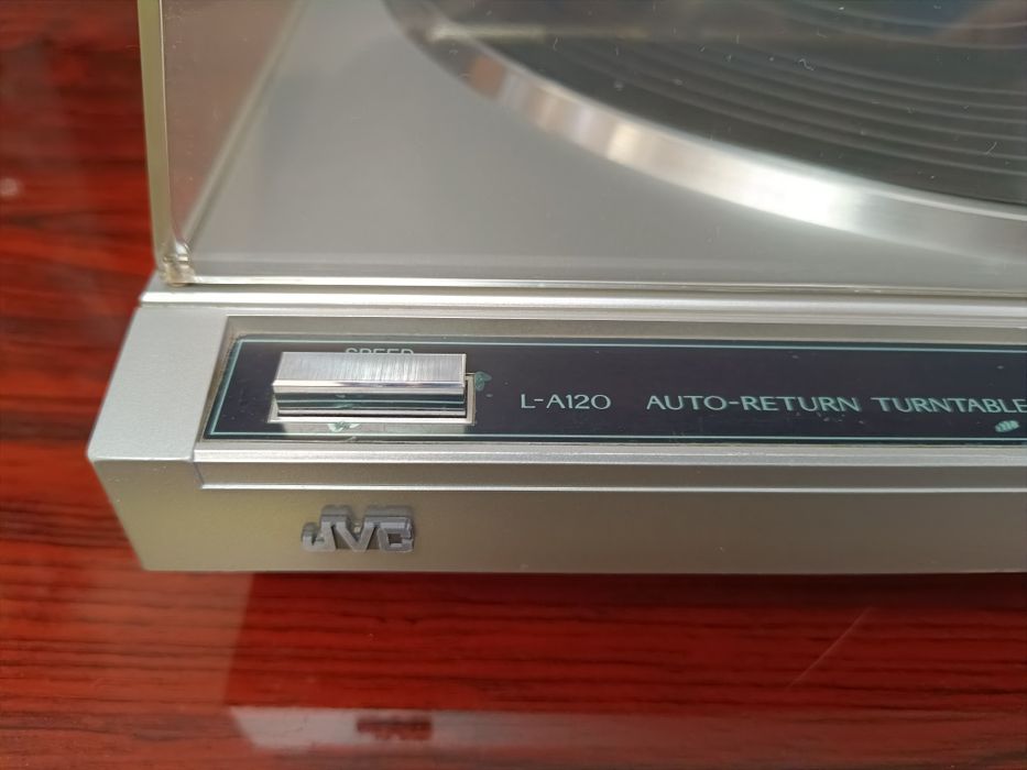 Проигрыватель винила JVC L-A 120