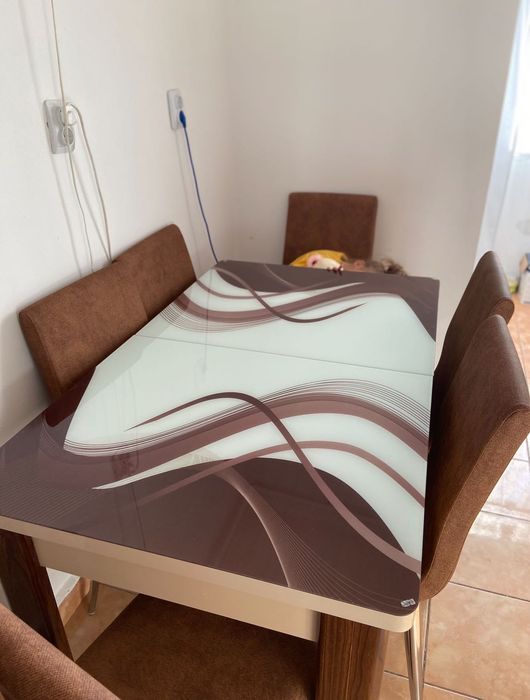 Masa și scaune bucătărie/living