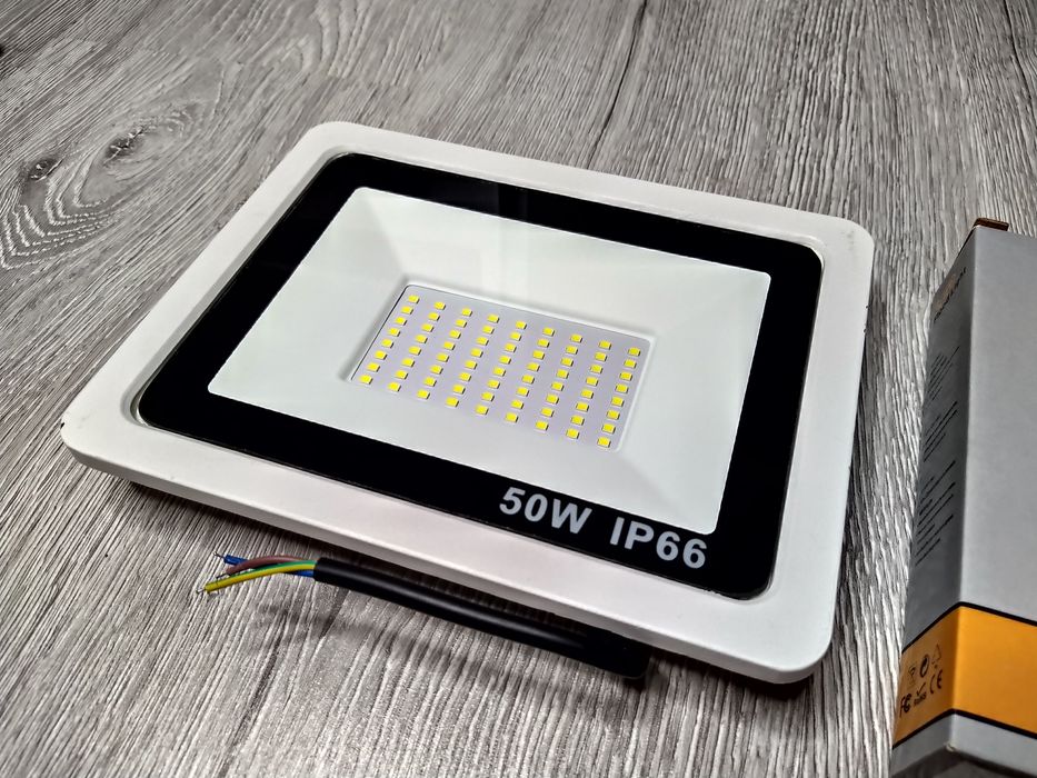 Proiector LED/50W/230V IP65 Slim Alb, camping, pescuit