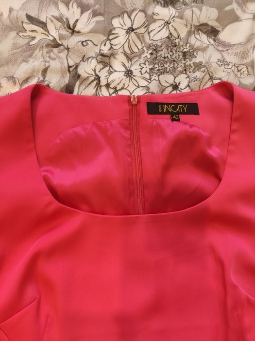 Продам женские платья