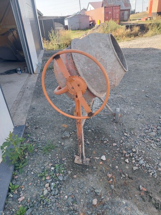 Продам бетономешалку Б-220