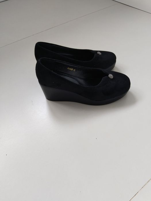 Продам женские босоножки