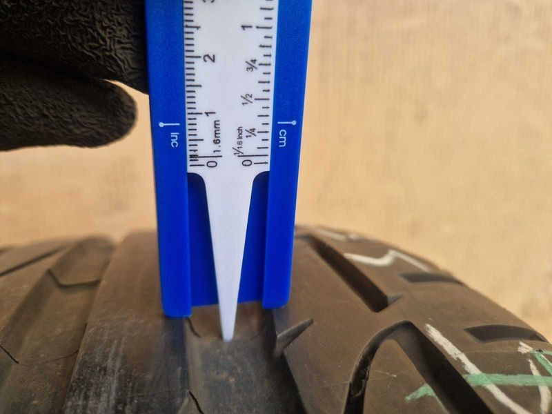 2 Bridgestone R18 255/45
летни гуми
DOT1117