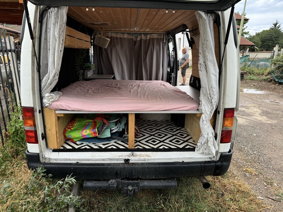 Продавам бус-кемпер Ford Transit 1994 г.