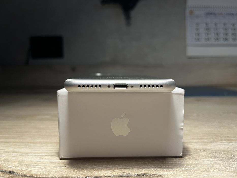iPhone 7 Silver 128GB — в хорошом состояние