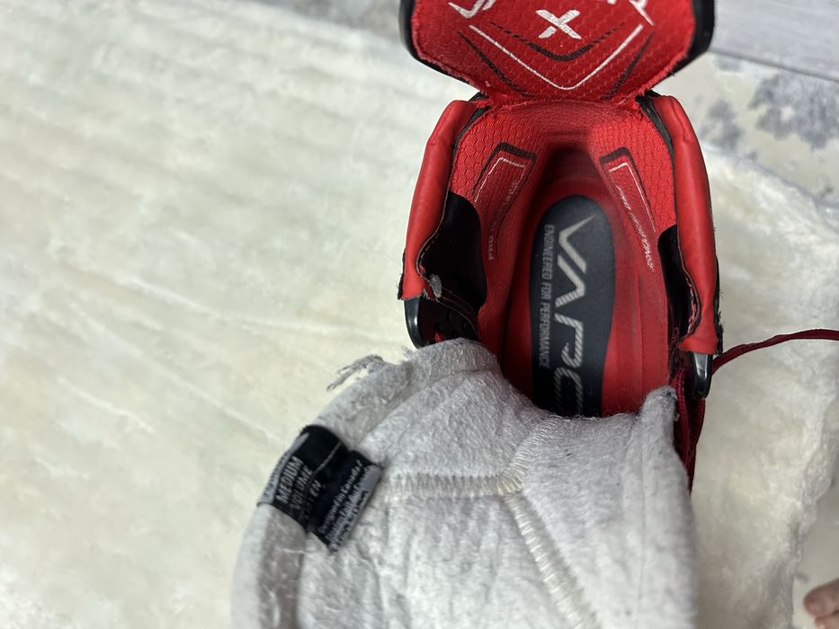 Продам профессиональные хоккейные коньки Bauer 3x Pro