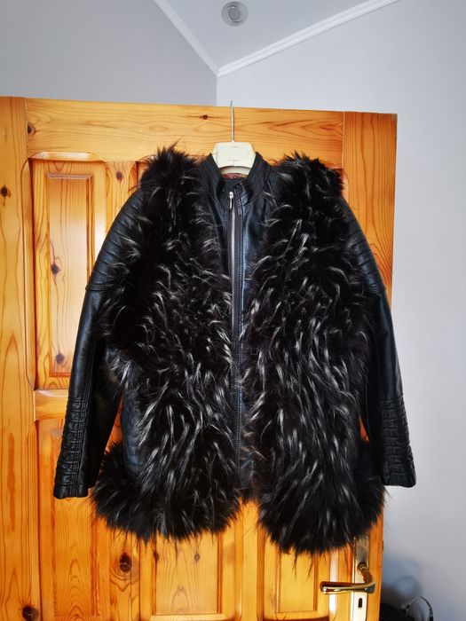 Кожен елек с пухкав косъм