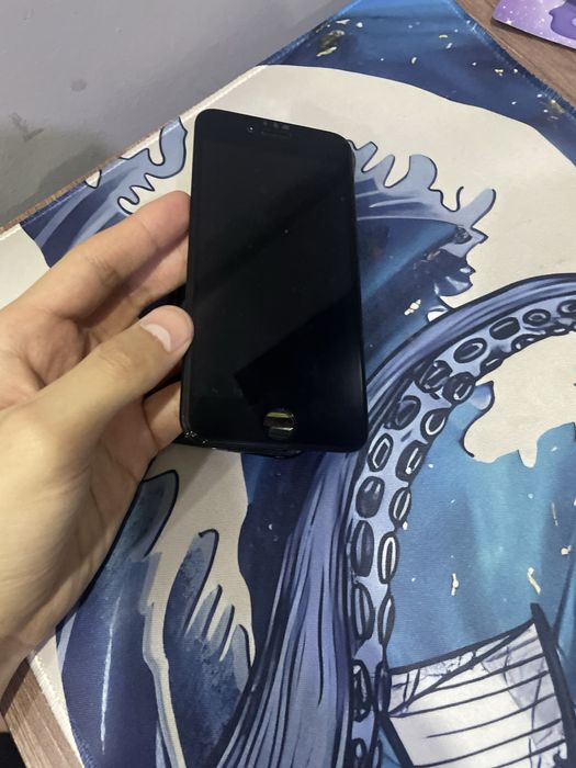 Продам айфон 7 на запчасть