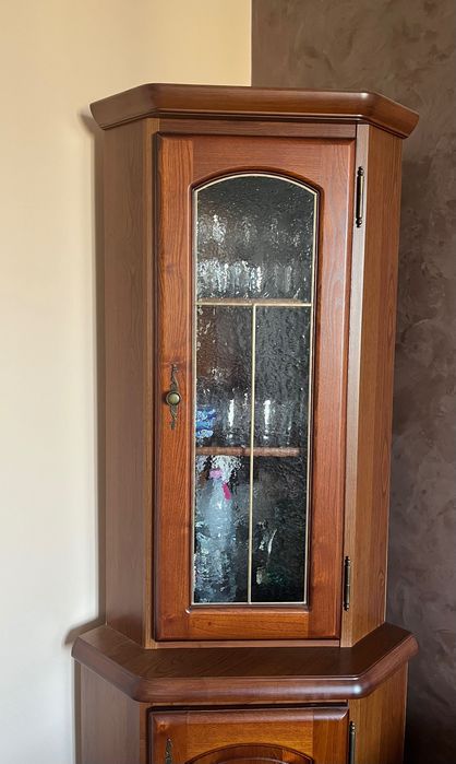 PLASTIKA BG  ъглова витрина от дърво- 600 лв.Италианска Витрина стъкло