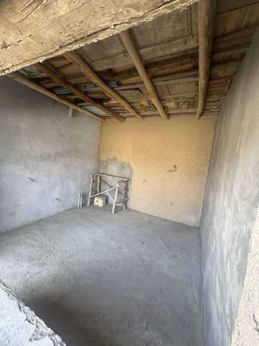 Yangi Toshmi postdan 10 km ichkarida 5 sotix 4 xona alohisa sanuzel