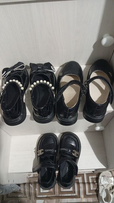 Продам туфли детские 3 пары