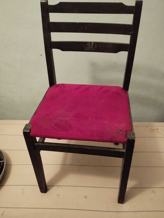 Стуллар сотилади.