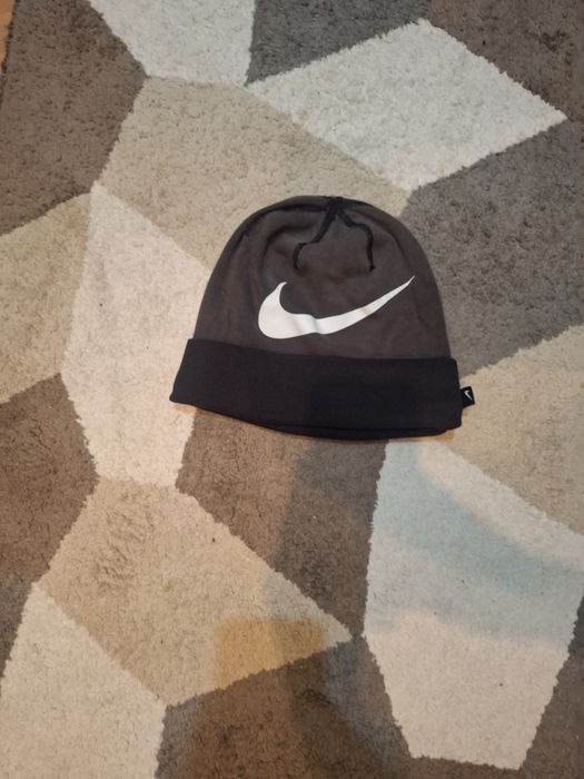 Caciula nike neagra