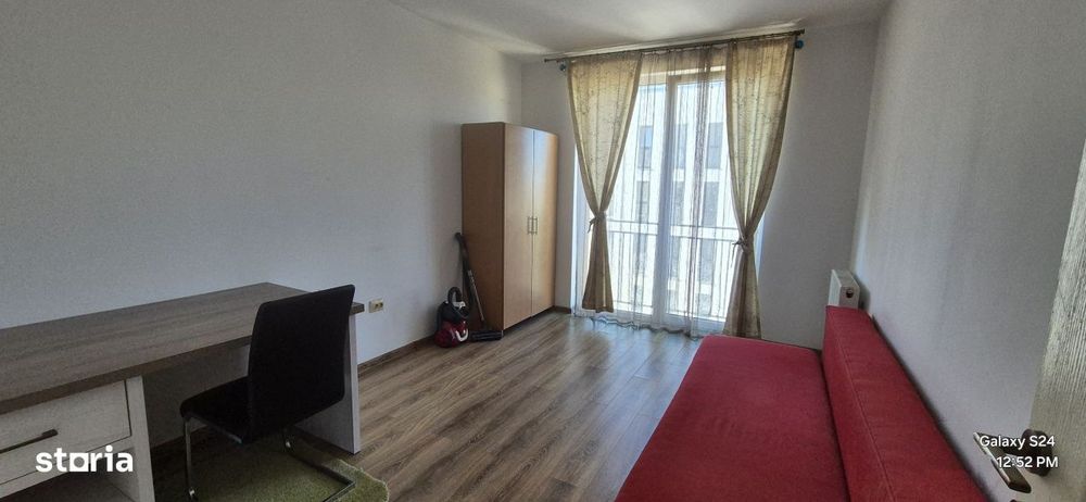 Apartament trei camere, semidecomandat, strada Porii