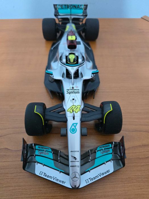 Macheta Minichamps 1/18 Mercedes AMG F1 Team W13 Brazilian GP 2022 #44 L. Hamilton