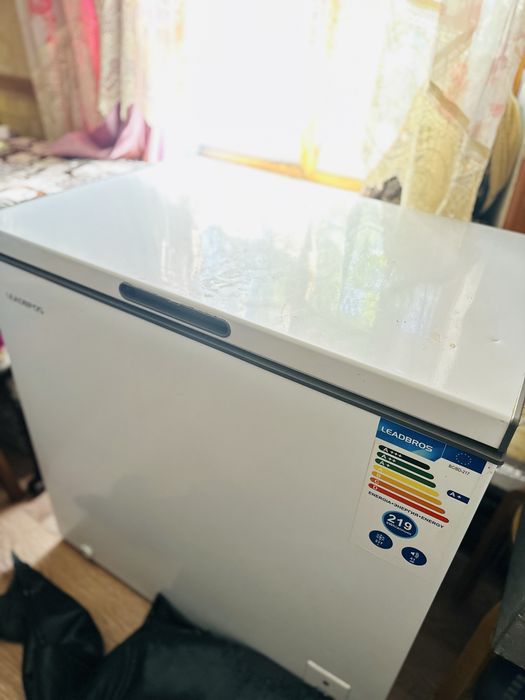 Продам морозильники , духовку , ларь