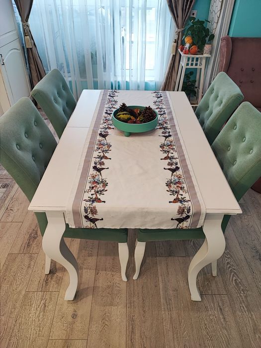 Трапезна разтегателна маса във винтидж стил