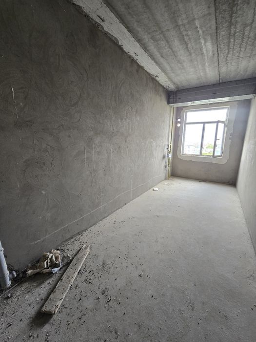 Ikk xonalik kivartira sotiladi