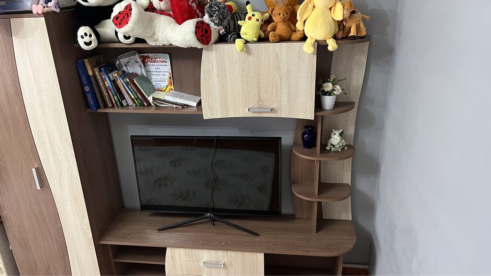 Подставка на телевизор. Евро стиль. ДУБ.