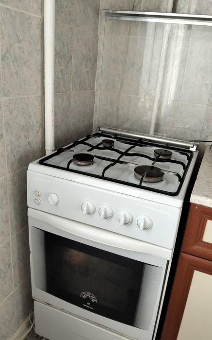 Продам газовую плиту Greta.