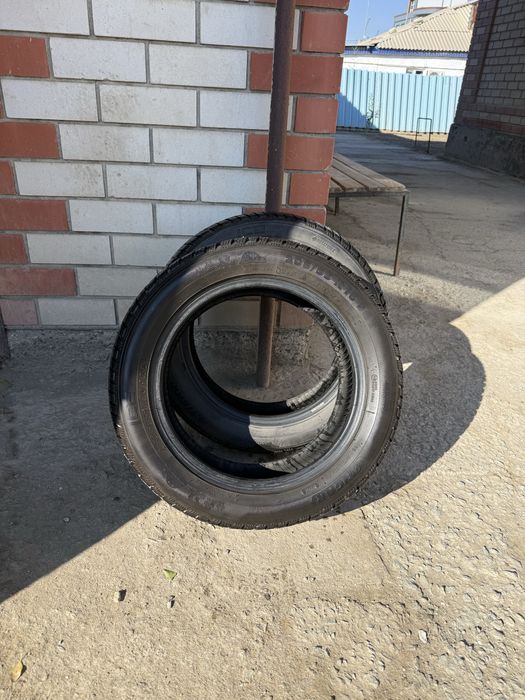 Продам зимние шины/покрышки 205/55 R16