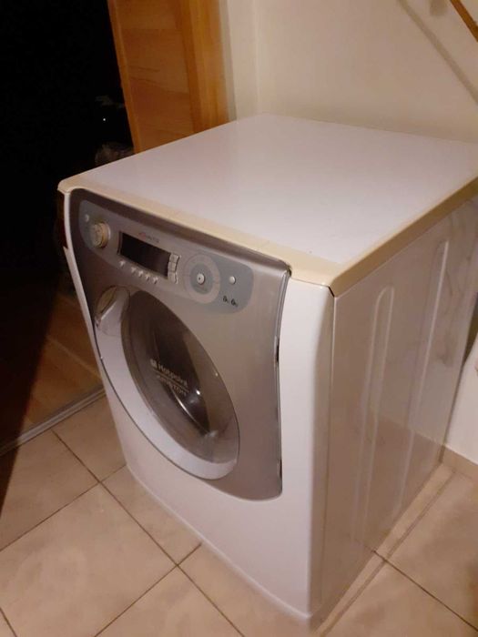 Ariston Hotpoin Aqualtis пералня+сушилня 2в1