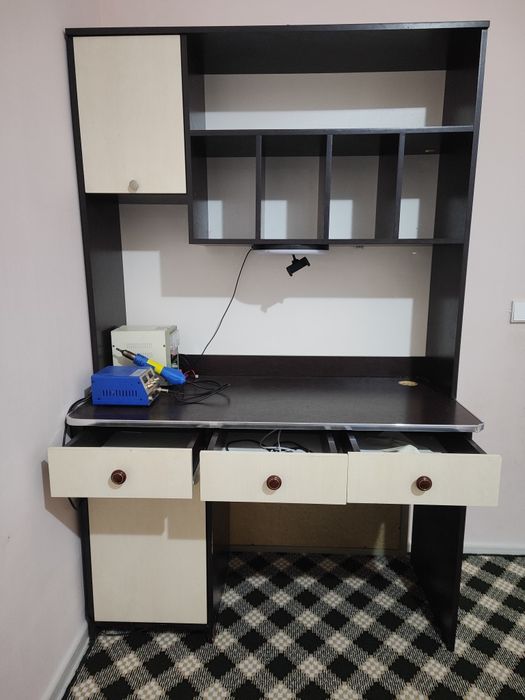 Detskiy shkaf , dars qiladigan parta + javon sotiladi