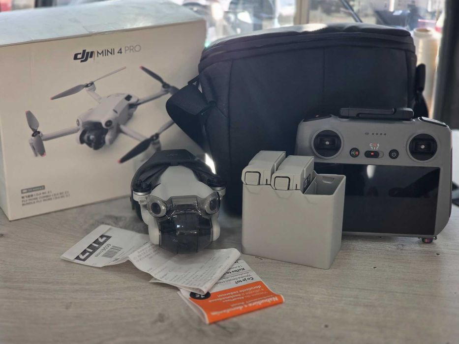 DJI Mini 4 Pro Fly More Combo RC 2