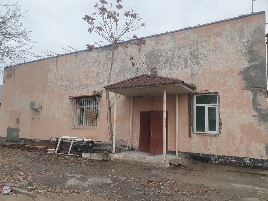 Здание сдается в аренду для производства и хранения.