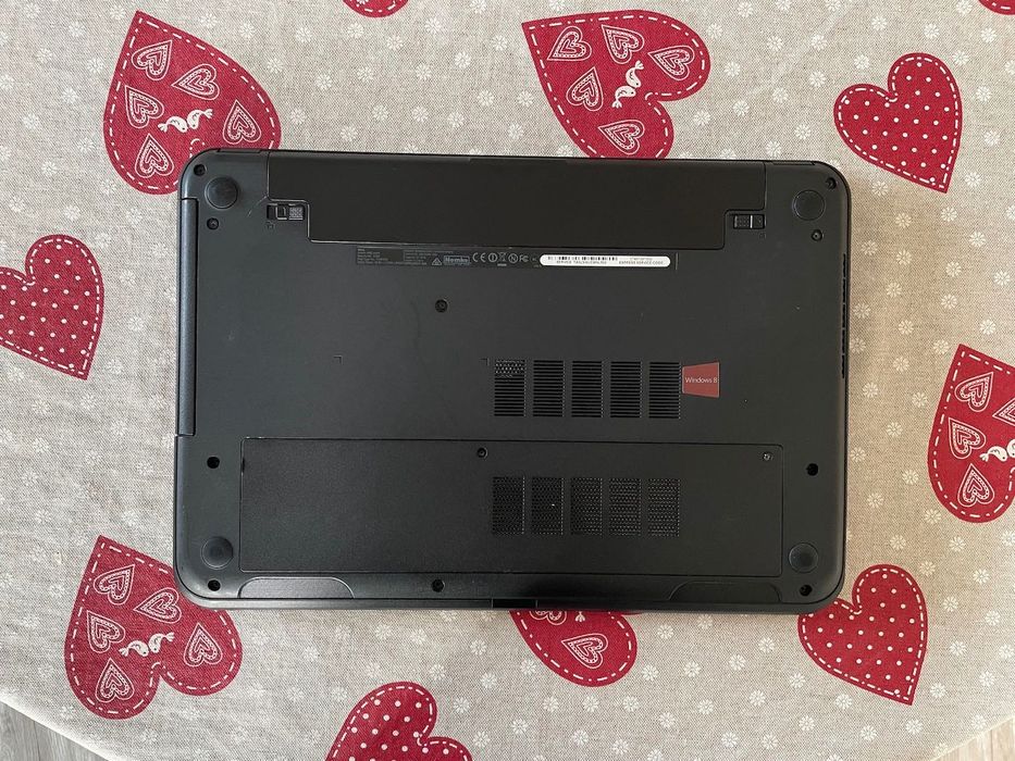 Лаптоп DELL Inspiron P28F005 за ремонт или за части