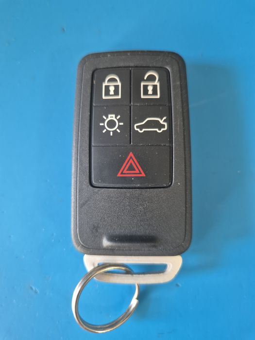 Оригинален,semi-smart ключ Volvo..