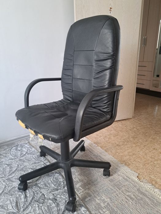 Продам кресло офисное