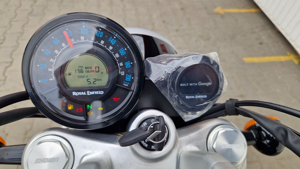 NOU Royal Enfield Super Meteor 650 2025 motocicleta moto RATE