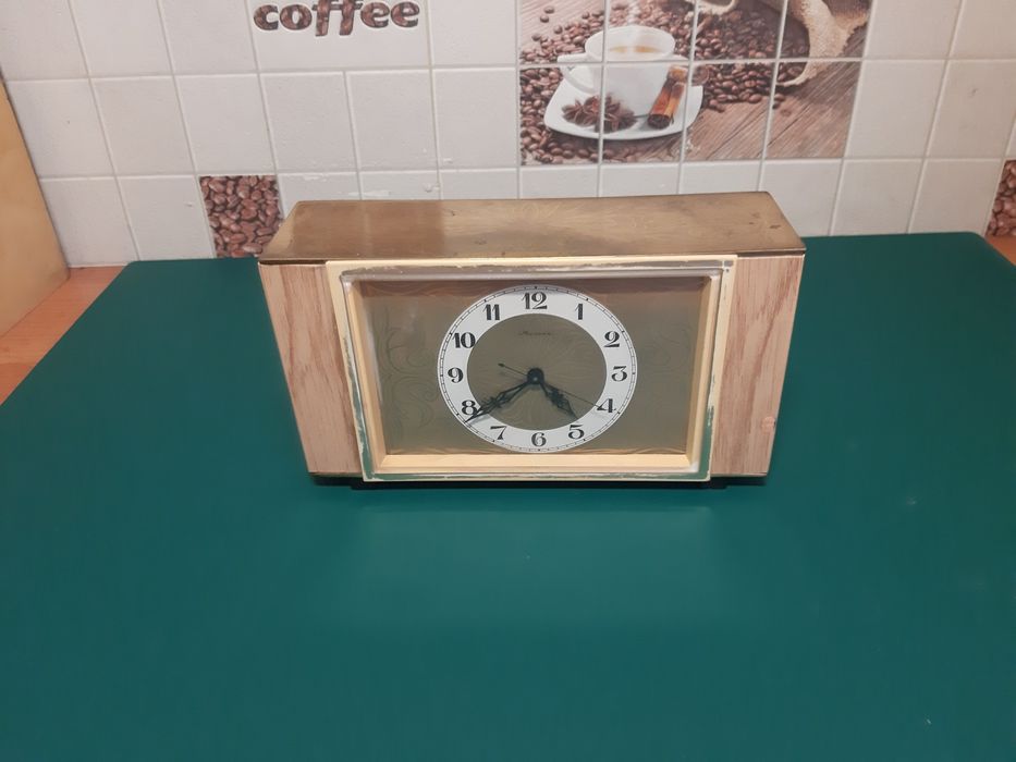 Часы настольные, каминные.