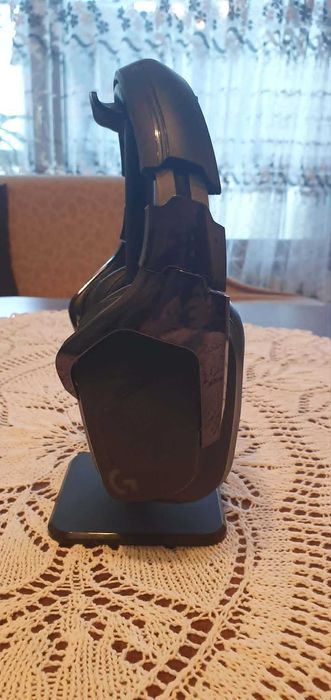 Logitech G935 безжични геймърски слушалки с оригиналната кутия и стойка