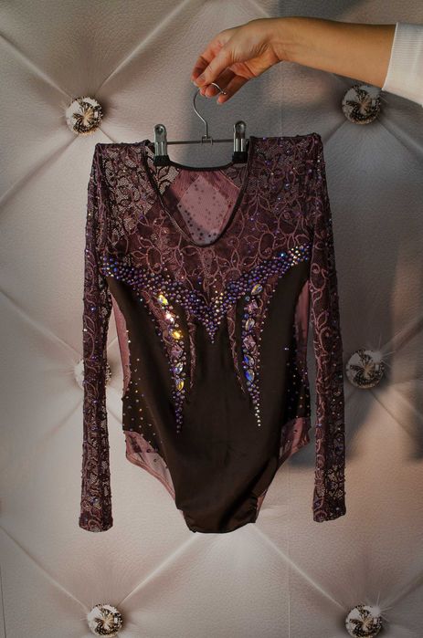 Трико ново за художествена гимнастика за момиче около 9-11 години