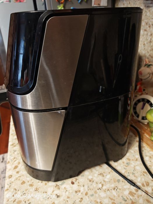 Продавам еърфраер 8 литра