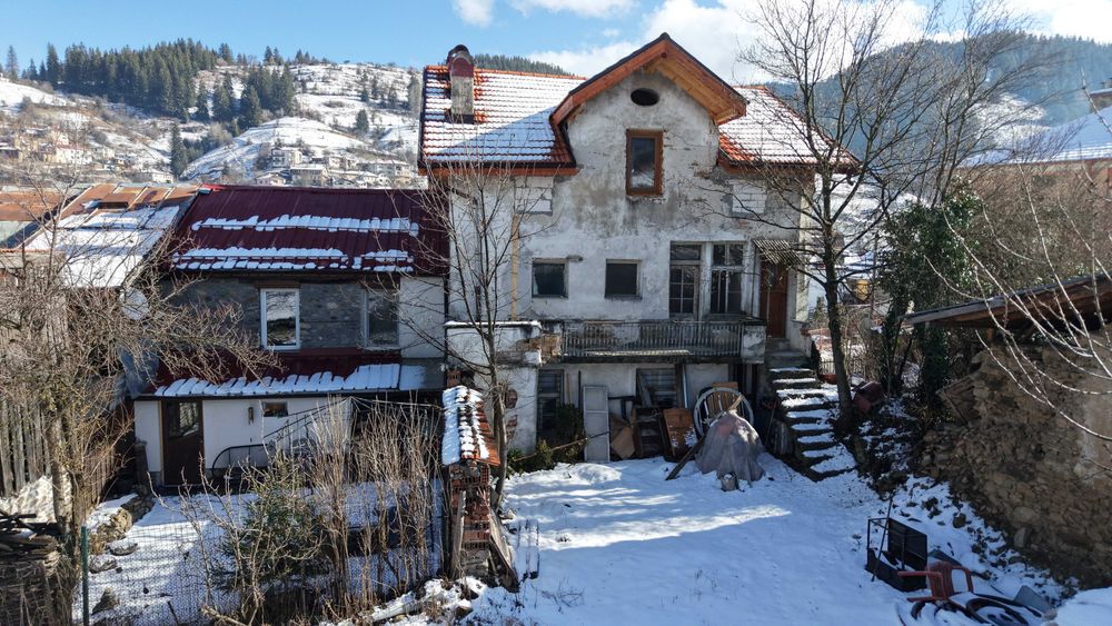 Къща с двор в Чепеларе (бартер за Апартамент в Пловдив)