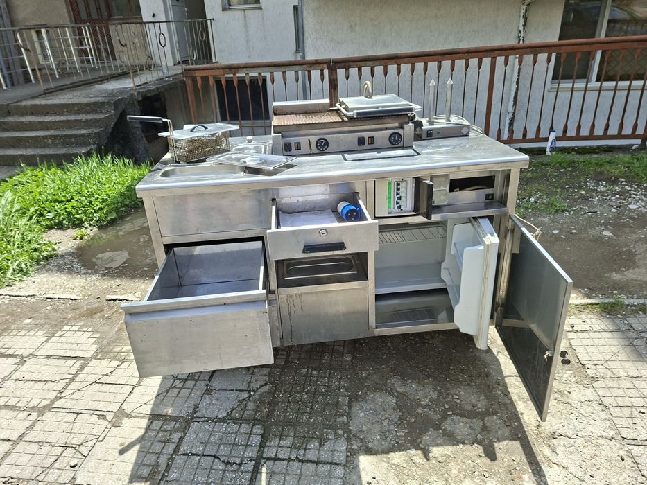 Количка за хот дог със тостер,фритюрник,хладилник,мивка
