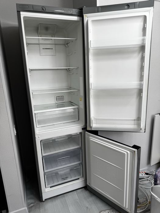 Холодильник б/у в отличном состояний