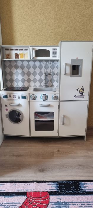 Продаётся детская деревянная кухня