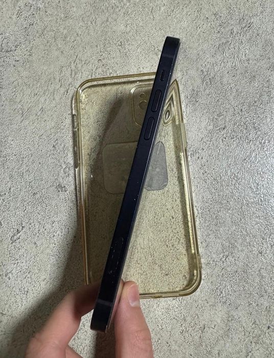 Vând/Schimb iPhone 12 Negru.