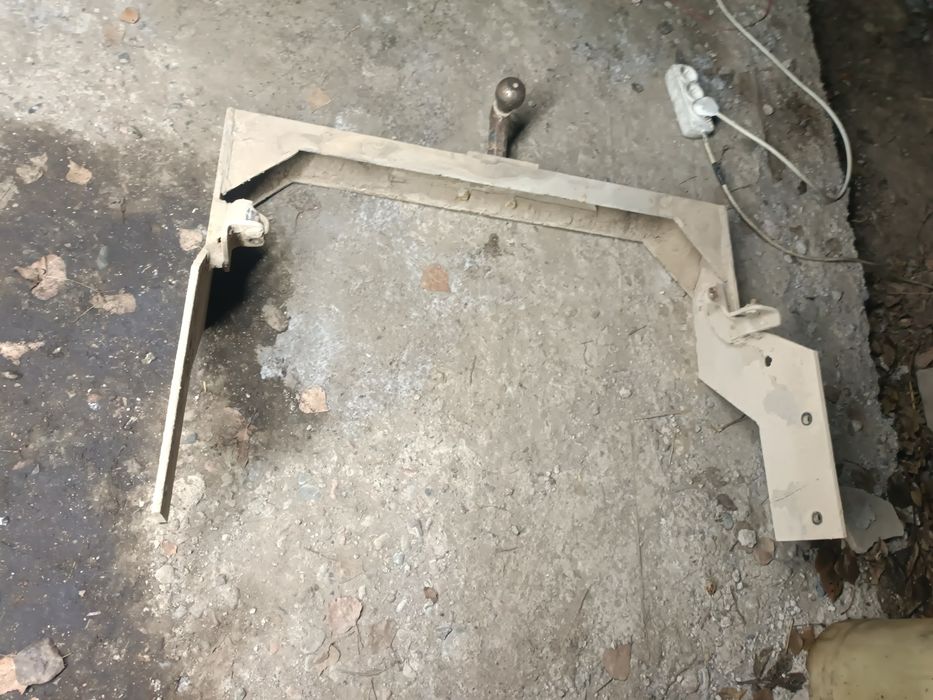 Фаркоп делика квадратная